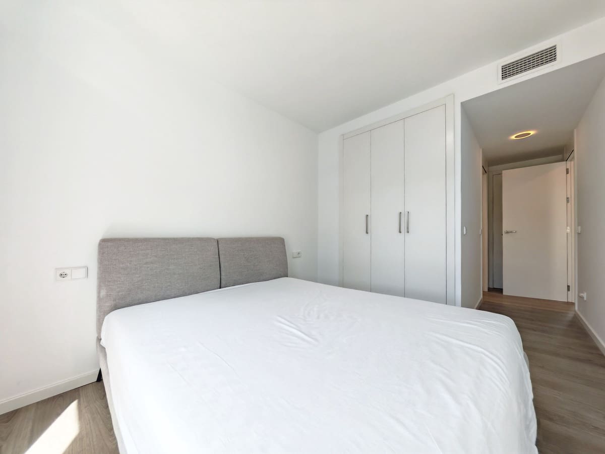 Ático de 2 habitaciones en Estepona en alquiler con piscina garaje - 2.500 € (Ref: 9943647)