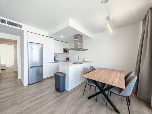 Ático de 2 habitaciones en Estepona en alquiler con piscina garaje - 2.500 € (Ref: 9943647)
