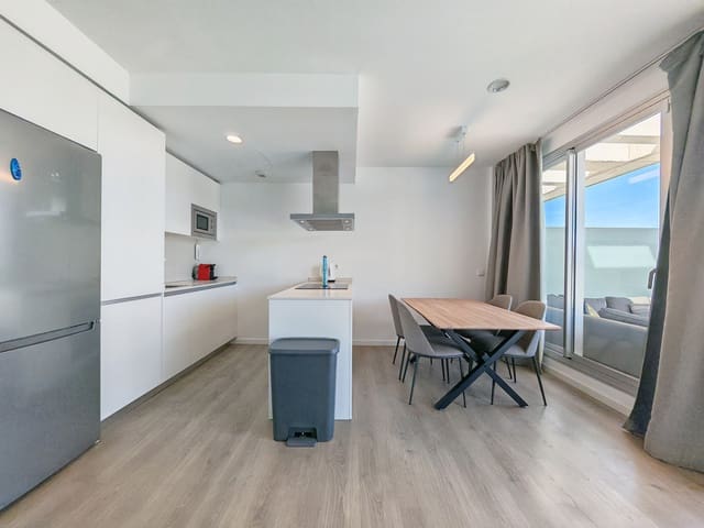 Ático de 2 habitaciones en Estepona en alquiler con piscina garaje - 2.500 € (Ref: 9943647)