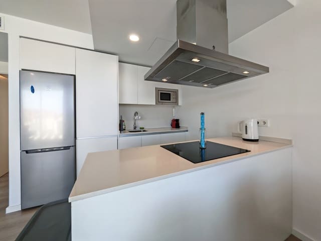 Ático de 2 habitaciones en Estepona en alquiler con piscina garaje - 2.500 € (Ref: 9943647)