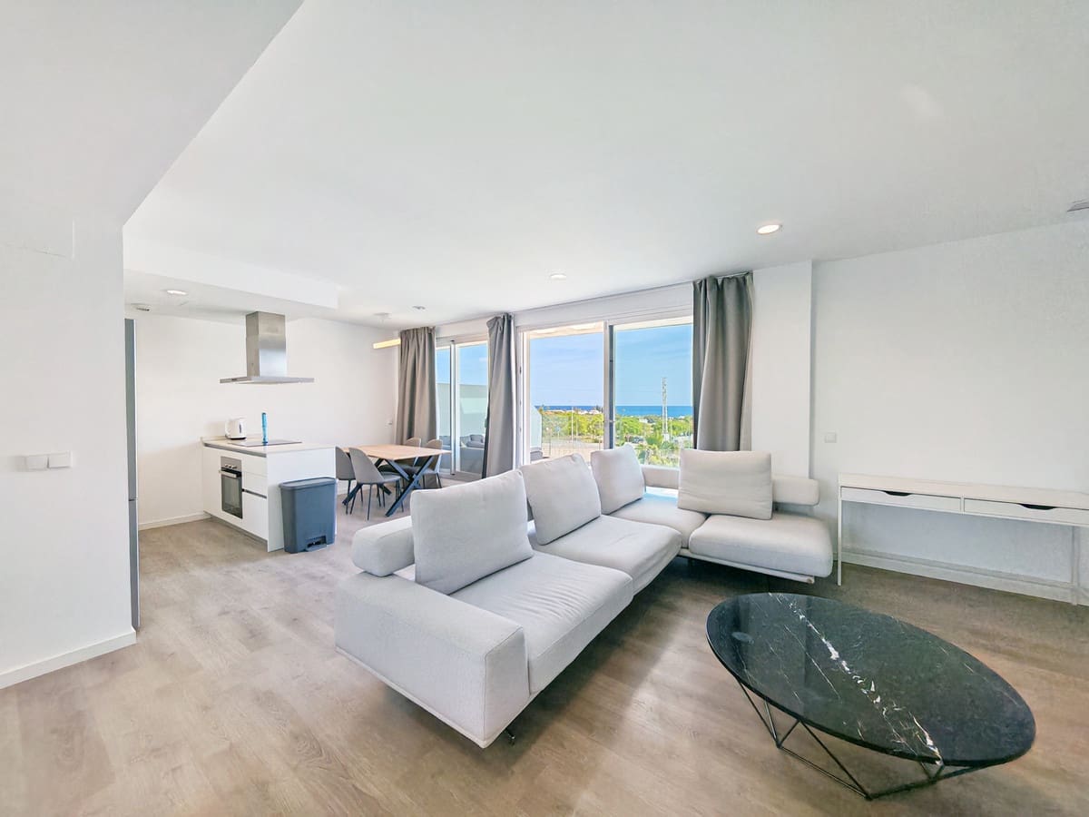 Ático de 2 habitaciones en Estepona en alquiler con piscina garaje - 2.500 € (Ref: 9943647)