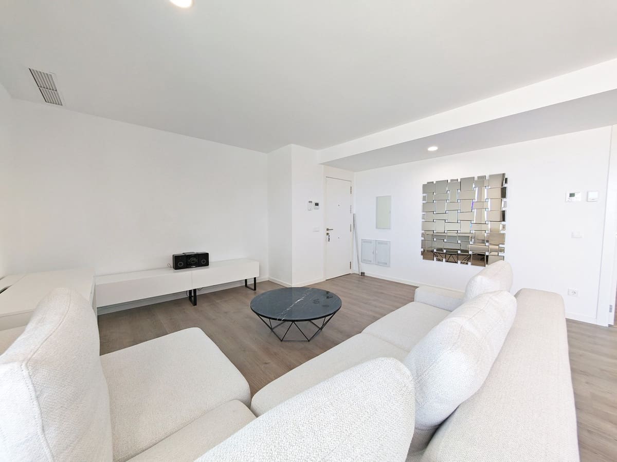 Ático de 2 habitaciones en Estepona en alquiler con piscina garaje - 2.500 € (Ref: 9943647)