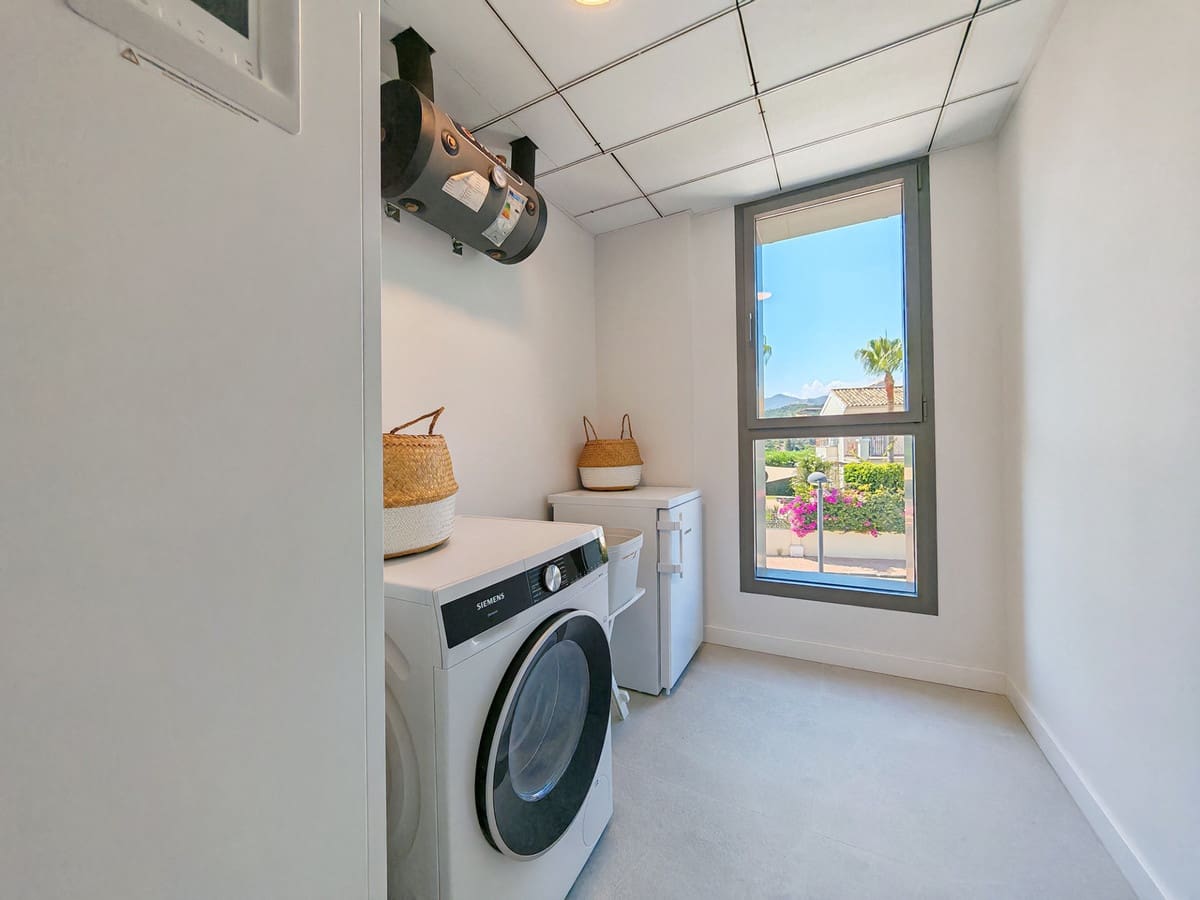 3 slaapkamer Appartement te koop in New Golden Mile met zwembad garage - € 1.080.000 (Ref: 9945692)