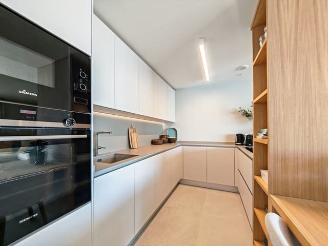 Apartamento de 3 habitaciones en Selwo, Estepona en venta con piscina garaje - 1.080.000 € (Ref: 9945692)