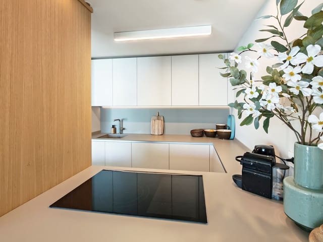 Apartamento de 3 habitaciones en Selwo, Estepona en venta con piscina garaje - 1.080.000 € (Ref: 9945692)