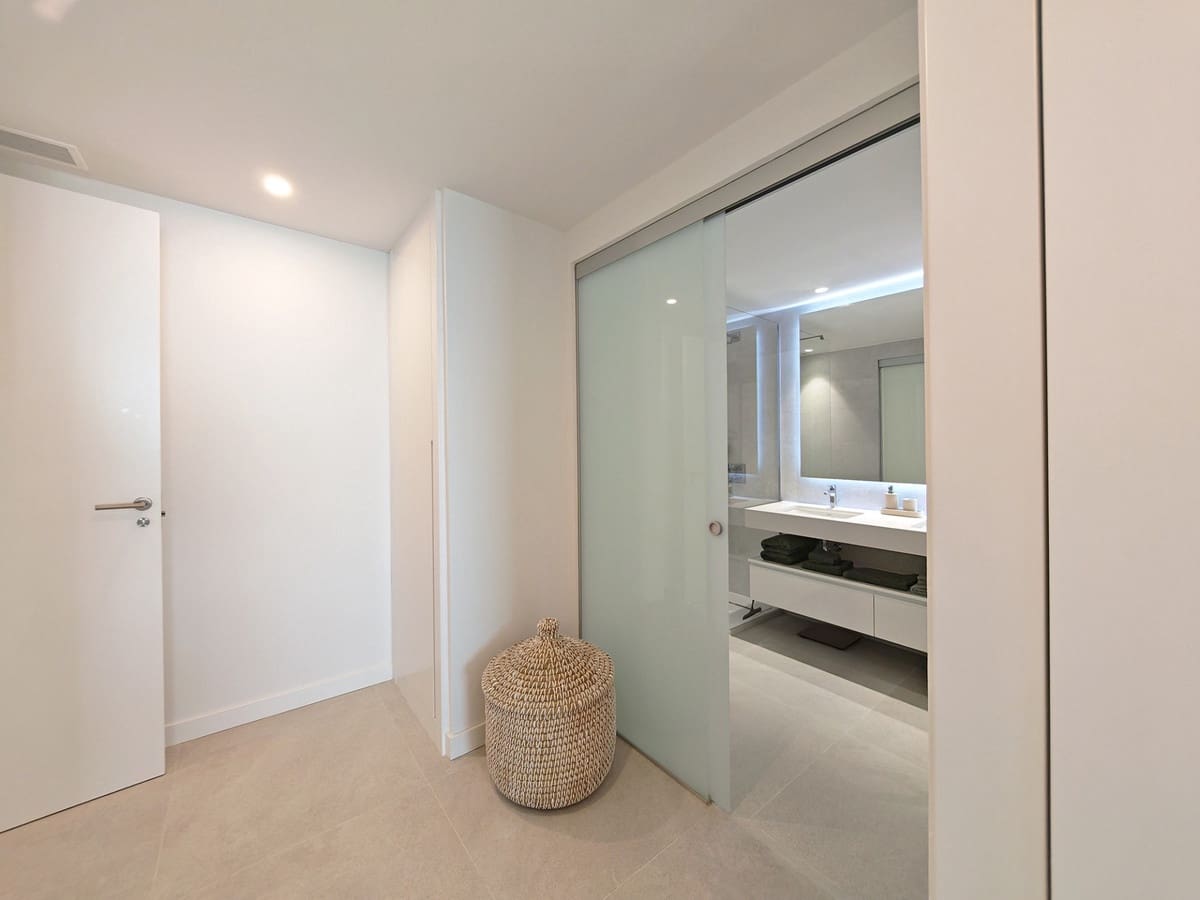 3 slaapkamer Appartement te koop in New Golden Mile met zwembad garage - € 1.080.000 (Ref: 9945692)