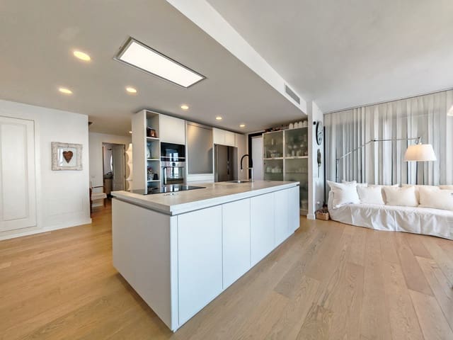 4 Zimmer Apartment zu verkaufen in Mijas Costa, Mijas mit Pool Garage - 840.000 € (Ref: 9945696)