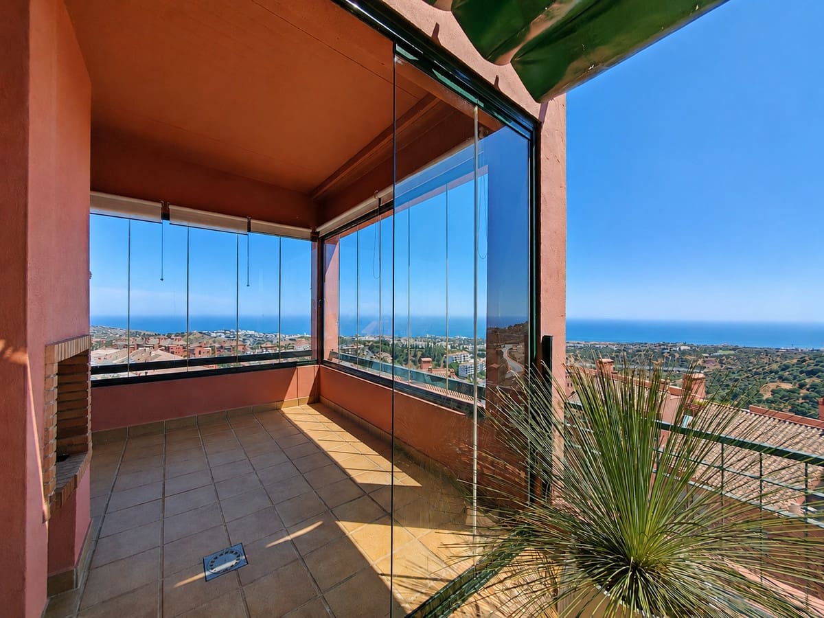 4 soveværelse Lejlighed til salg i Mijas Costa med swimmingpool garage - € 840.000 (Ref: 9945696)