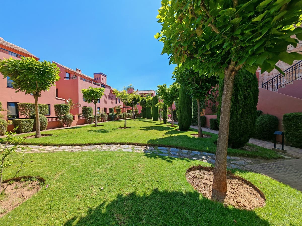 4 soveværelse Lejlighed til salg i Mijas Costa med swimmingpool garage - € 840.000 (Ref: 9945696)