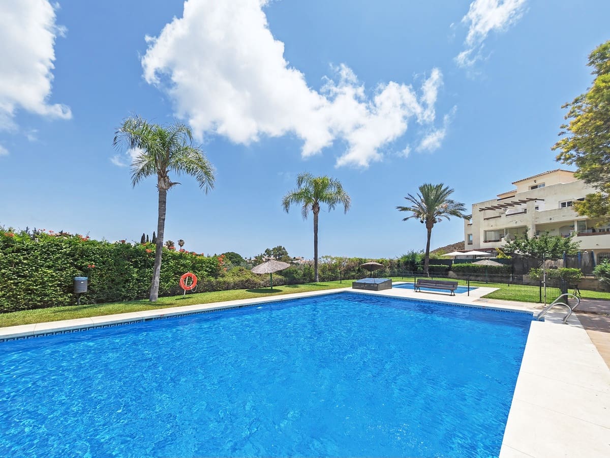 2 bedroom Penthouse for sale in Benalmadena with pool garage - € 389,000 (Ref: 9954210)