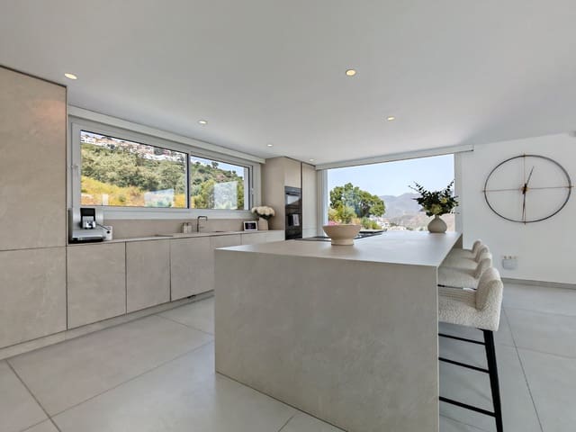 4 slaapkamer Villa te koop in La Mairena, Ojen met zwembad garage - € 3.300.000 (Ref: 9957951)