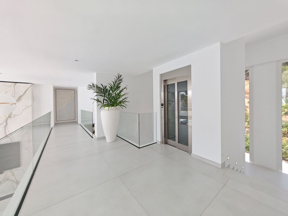 4 sypialnia Willa na sprzedaż w La Mairena z basenem garażem - 2 899 000 € (Ref: 9957951)