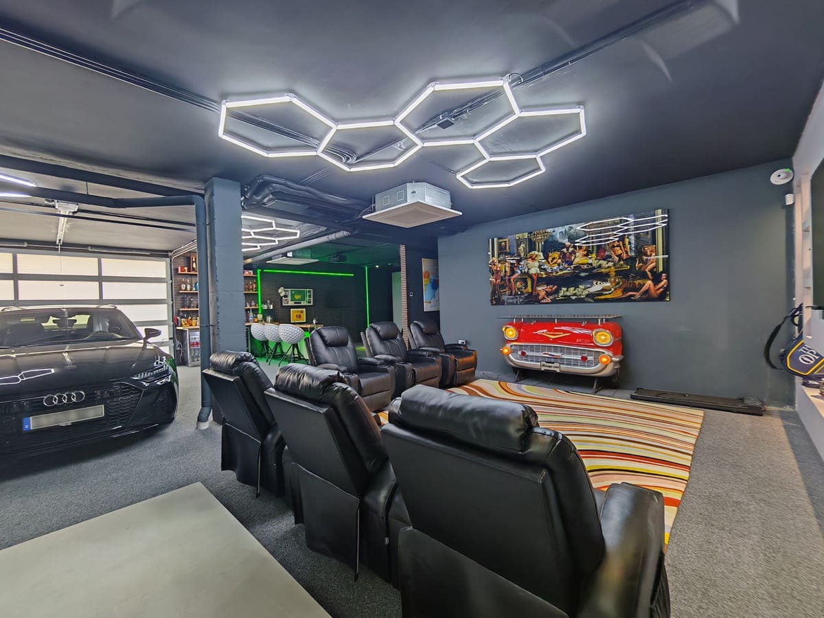 4 sypialnia Willa na sprzedaż w La Mairena z basenem garażem - 2 899 000 € (Ref: 9957951)