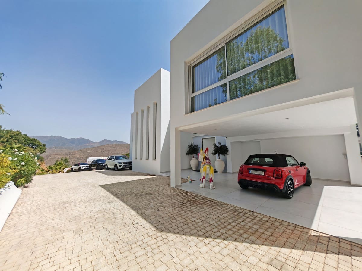 4 sypialnia Willa na sprzedaż w La Mairena z basenem garażem - 2 899 000 € (Ref: 9957951)