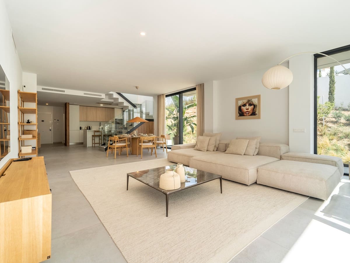 3 soverom Penthouse til salgs i Cabopino med svømmebasseng garasje - € 1 595 000 (Ref: 9957952)