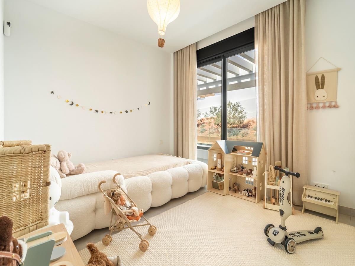 3 soverom Penthouse til salgs i Cabopino med svømmebasseng garasje - € 1 595 000 (Ref: 9957952)