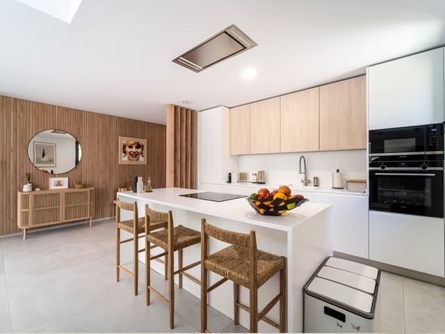 3 soverom Penthouse til salgs i Cabopino, Marbella med svømmebasseng garasje - € 1 595 000 (Ref: 9957952)