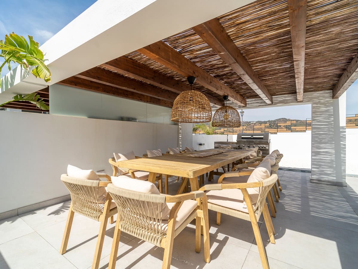 3 soverom Penthouse til salgs i Cabopino med svømmebasseng garasje - € 1 595 000 (Ref: 9957952)