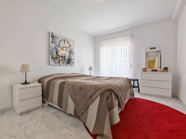 2 soverom Leilighet til salgs i La Reserva, Marbella med svømmebasseng garasje - € 320 000 (Ref: 9973305)