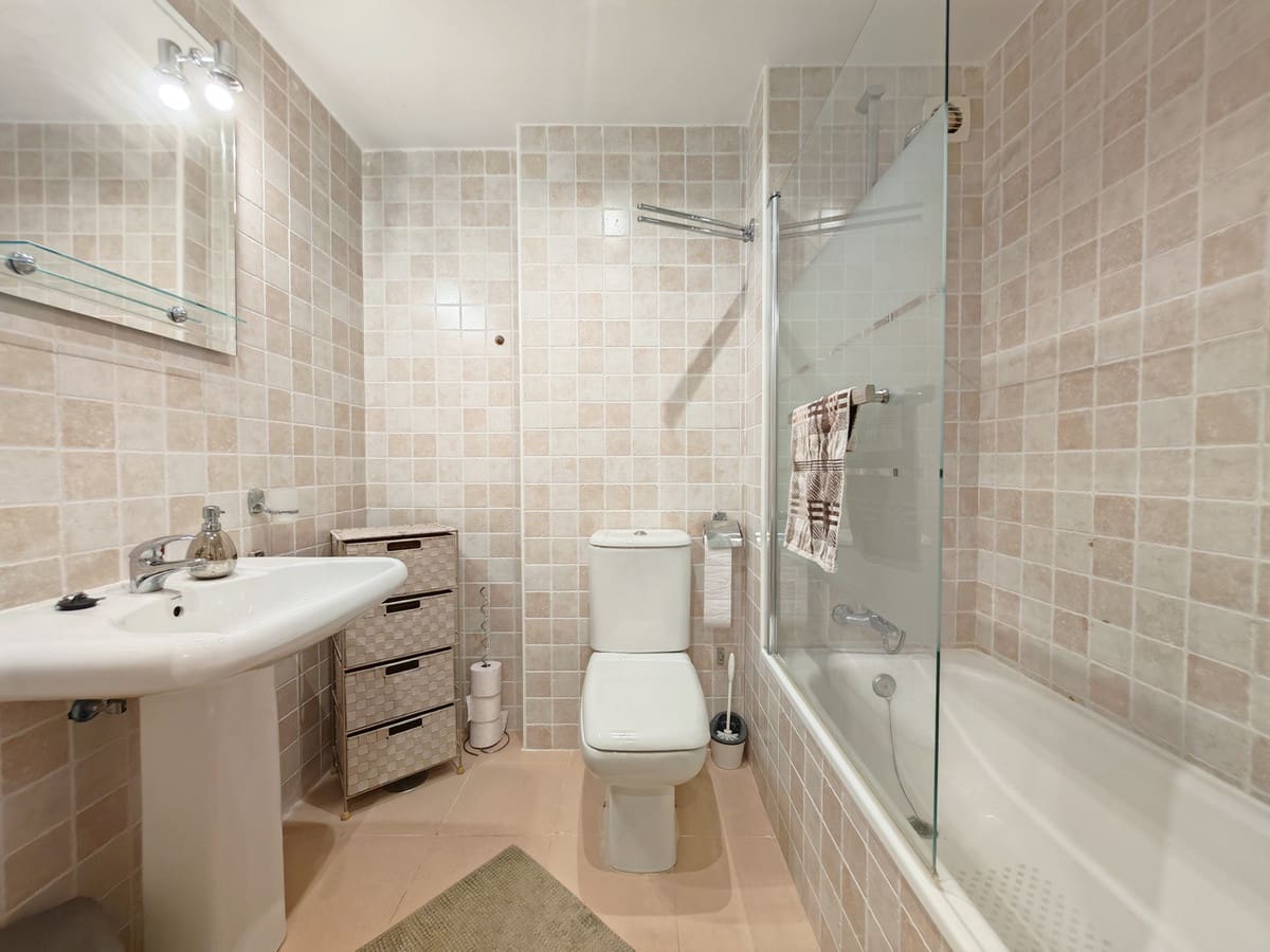 Apartamento de 2 habitaciones en La Reserva en venta con piscina garaje - 320.000 € (Ref: 9973305)