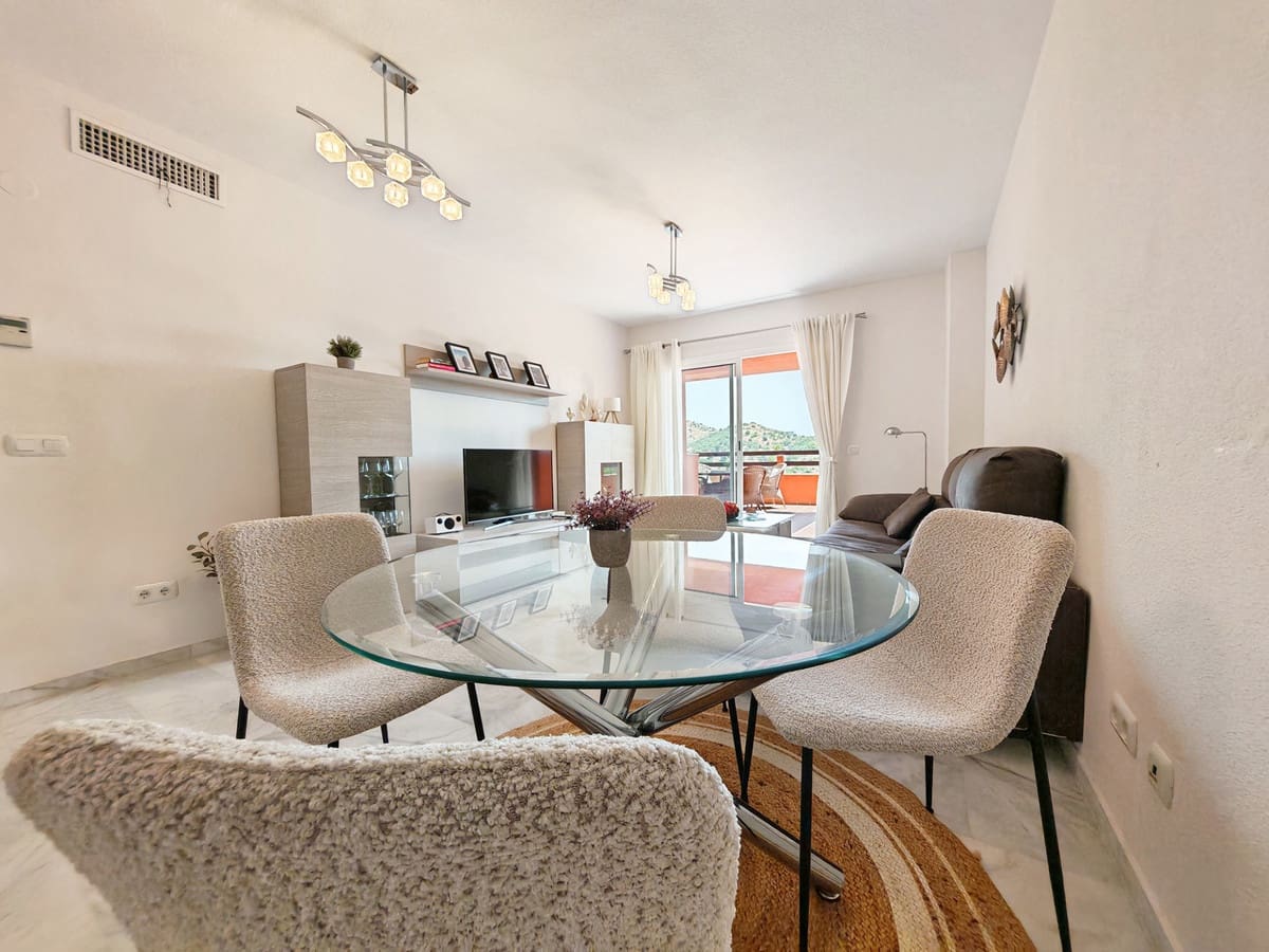 Apartamento de 2 habitaciones en La Reserva en venta con piscina garaje - 320.000 € (Ref: 9973305)