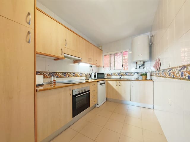 2 soverom Leilighet til salgs i La Reserva, Marbella med svømmebasseng garasje - € 320 000 (Ref: 9973305)