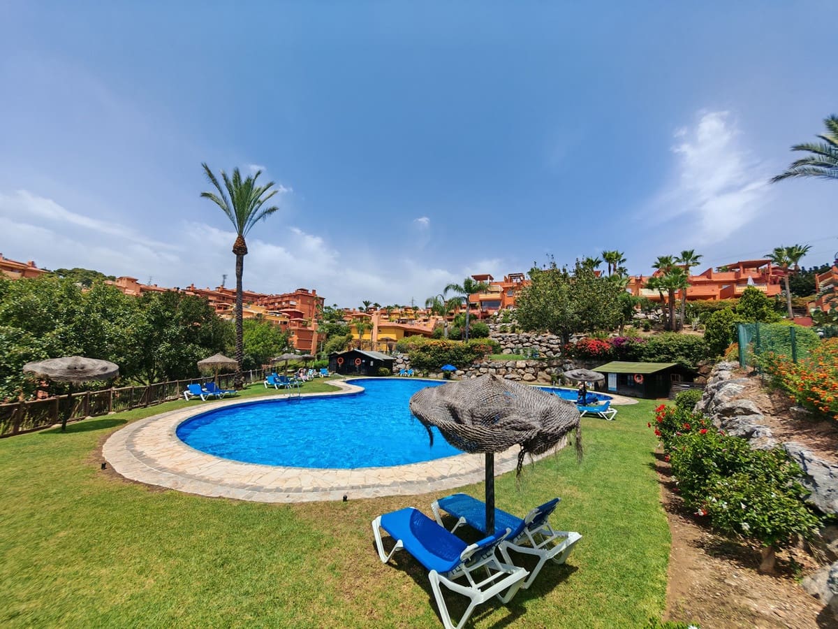 Apartamento de 2 habitaciones en La Reserva en venta con piscina garaje - 320.000 € (Ref: 9973305)