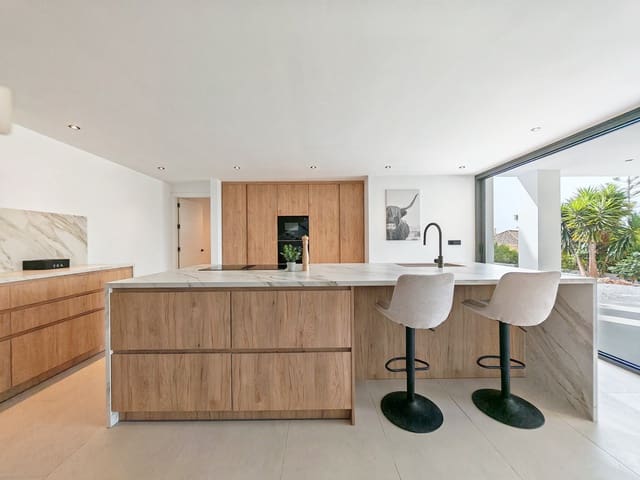 Chalet de 8 habitaciones en Elviria, Marbella en venta con piscina garaje - 2.450.000 € (Ref: 9977303)