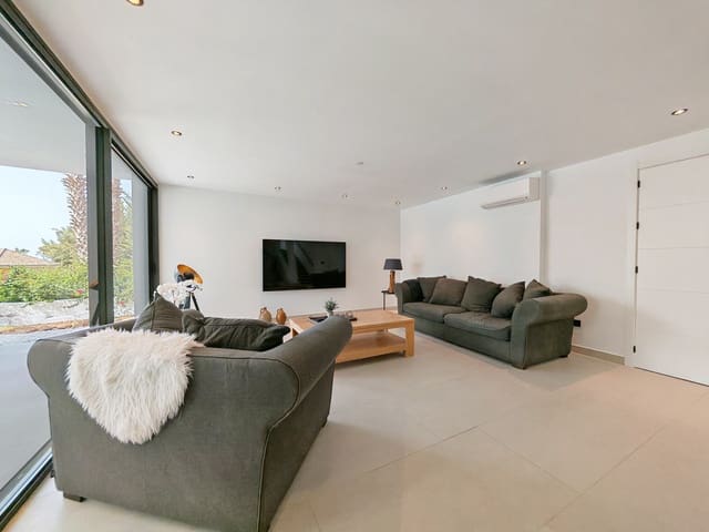 Chalet de 8 habitaciones en Elviria, Marbella en venta con piscina garaje - 2.450.000 € (Ref: 9977303)