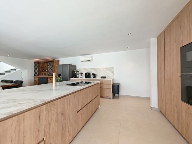 Chalet de 8 habitaciones en Elviria, Marbella en venta con piscina garaje - 2.450.000 € (Ref: 9977303)