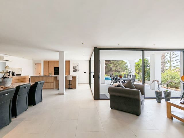 Chalet de 8 habitaciones en Elviria, Marbella en venta con piscina garaje - 2.450.000 € (Ref: 9977303)