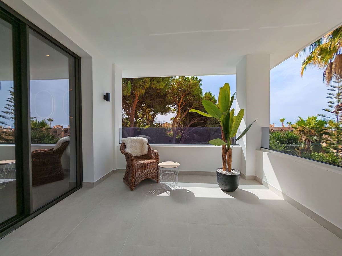8 bedroom Villa for sale in Elviria with pool garage - € 2,450,000 (Ref: 9977303)