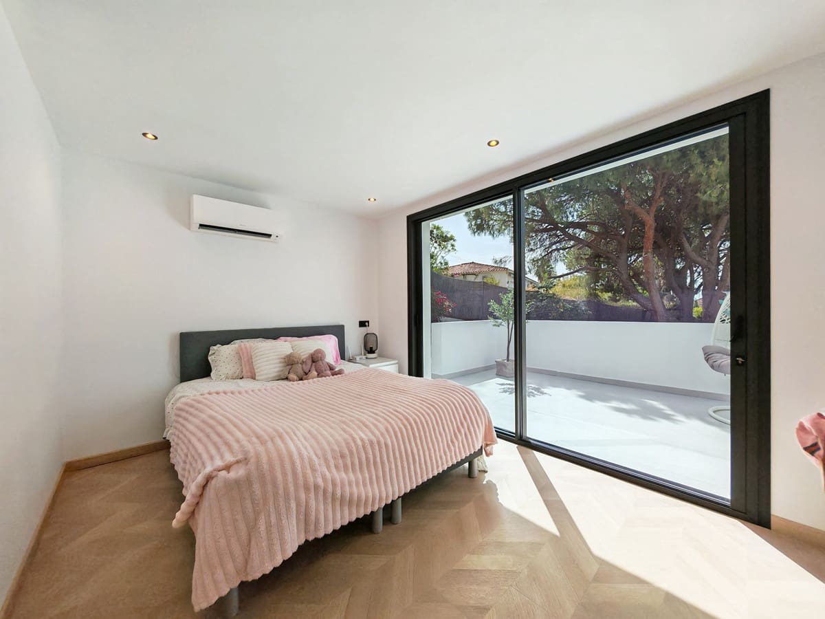 8 bedroom Villa for sale in Elviria with pool garage - € 2,450,000 (Ref: 9977303)