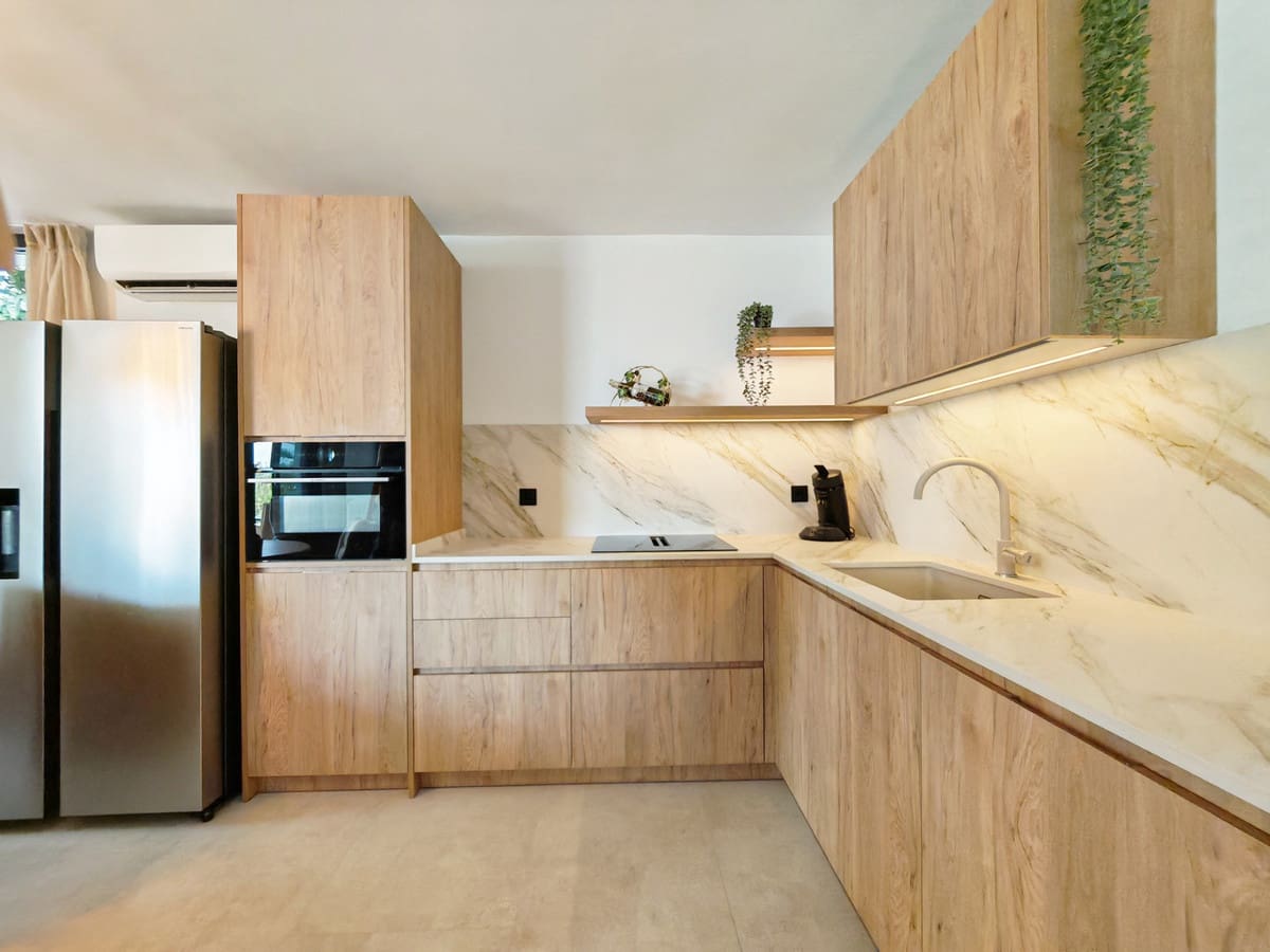 8 bedroom Villa for sale in Elviria with pool garage - € 2,450,000 (Ref: 9977303)