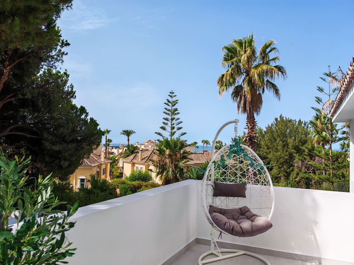 8 bedroom Villa for sale in Elviria with pool garage - € 2,450,000 (Ref: 9977303)