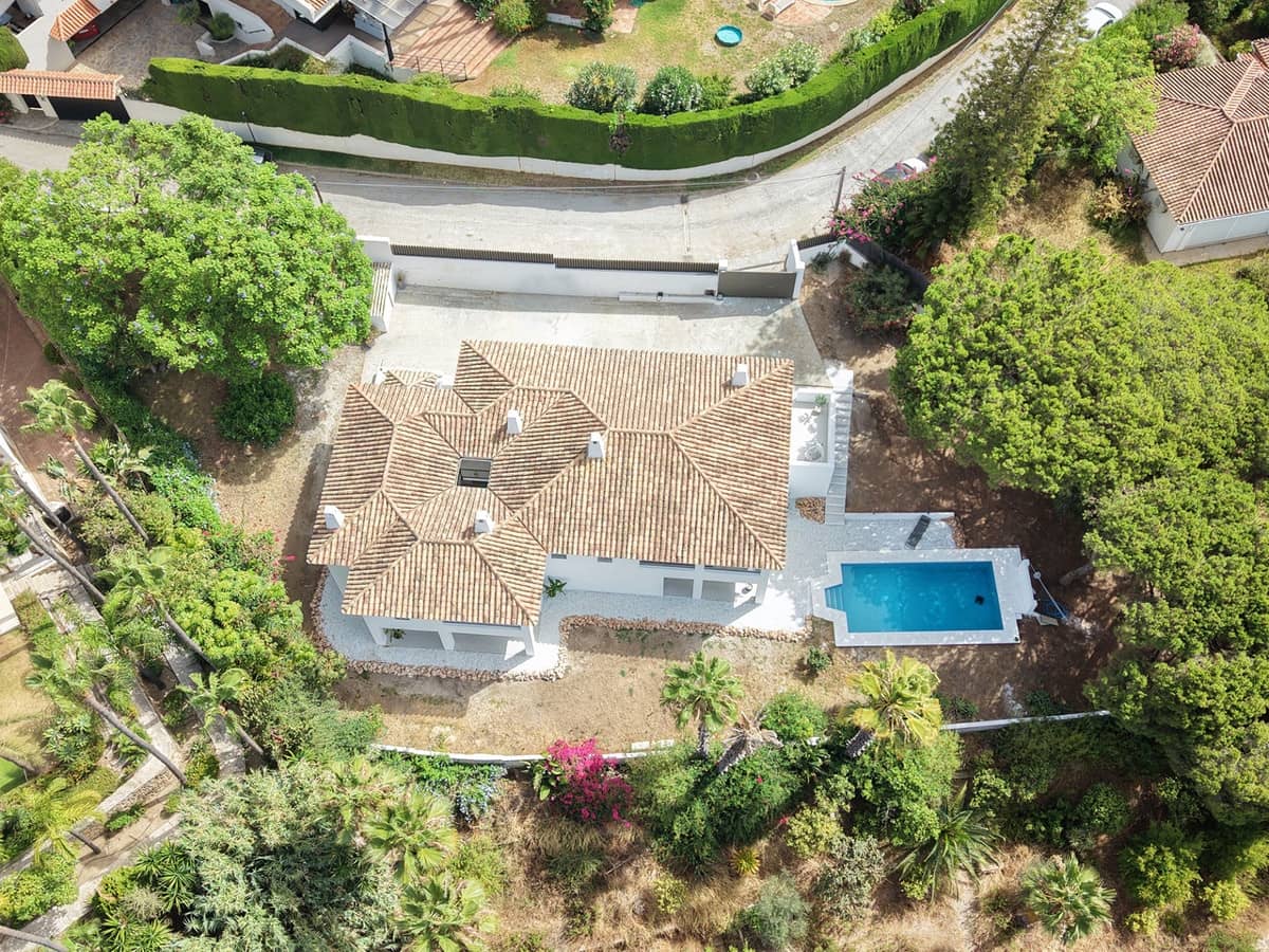 8 bedroom Villa for sale in Elviria with pool garage - € 2,450,000 (Ref: 9977303)