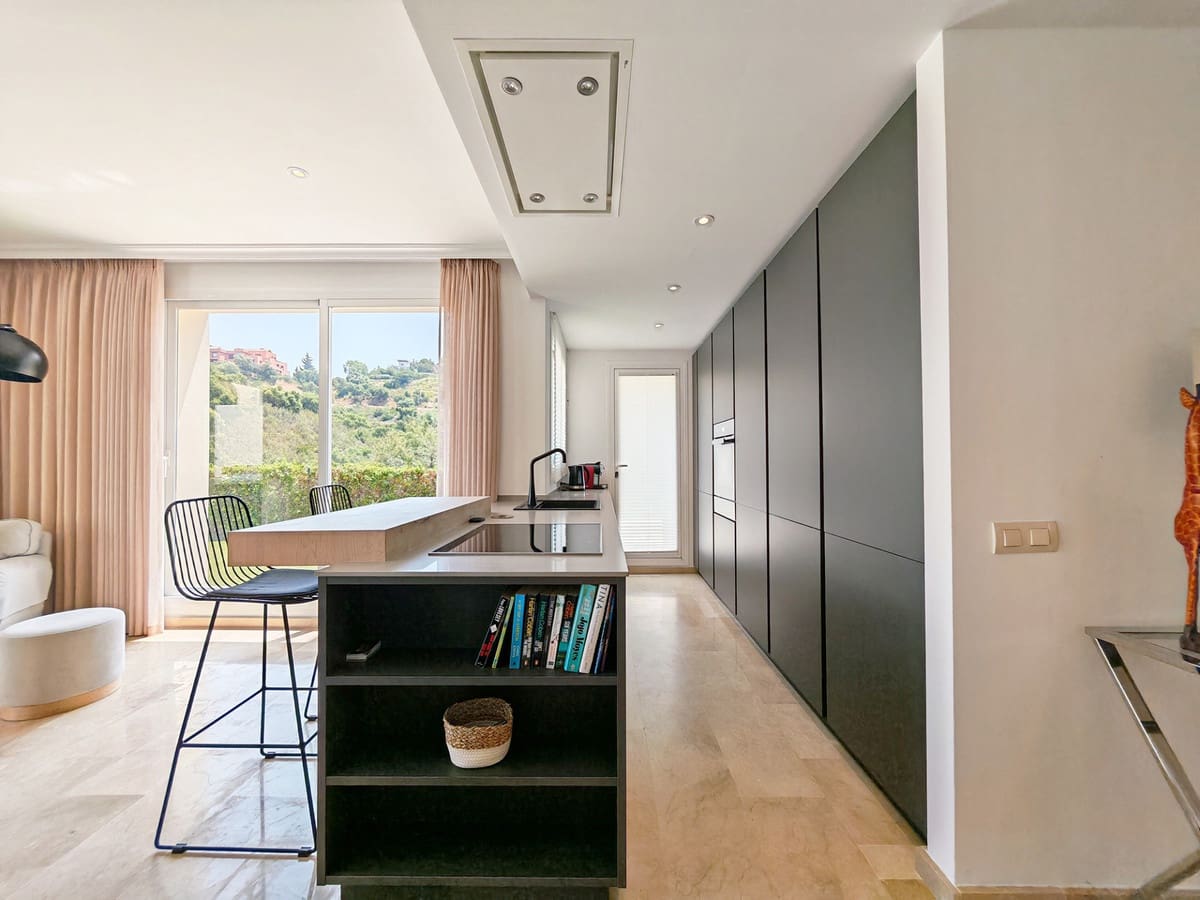 2 slaapkamer Appartement te koop in La Mairena met zwembad garage - € 460.000 (Ref: 9998801)