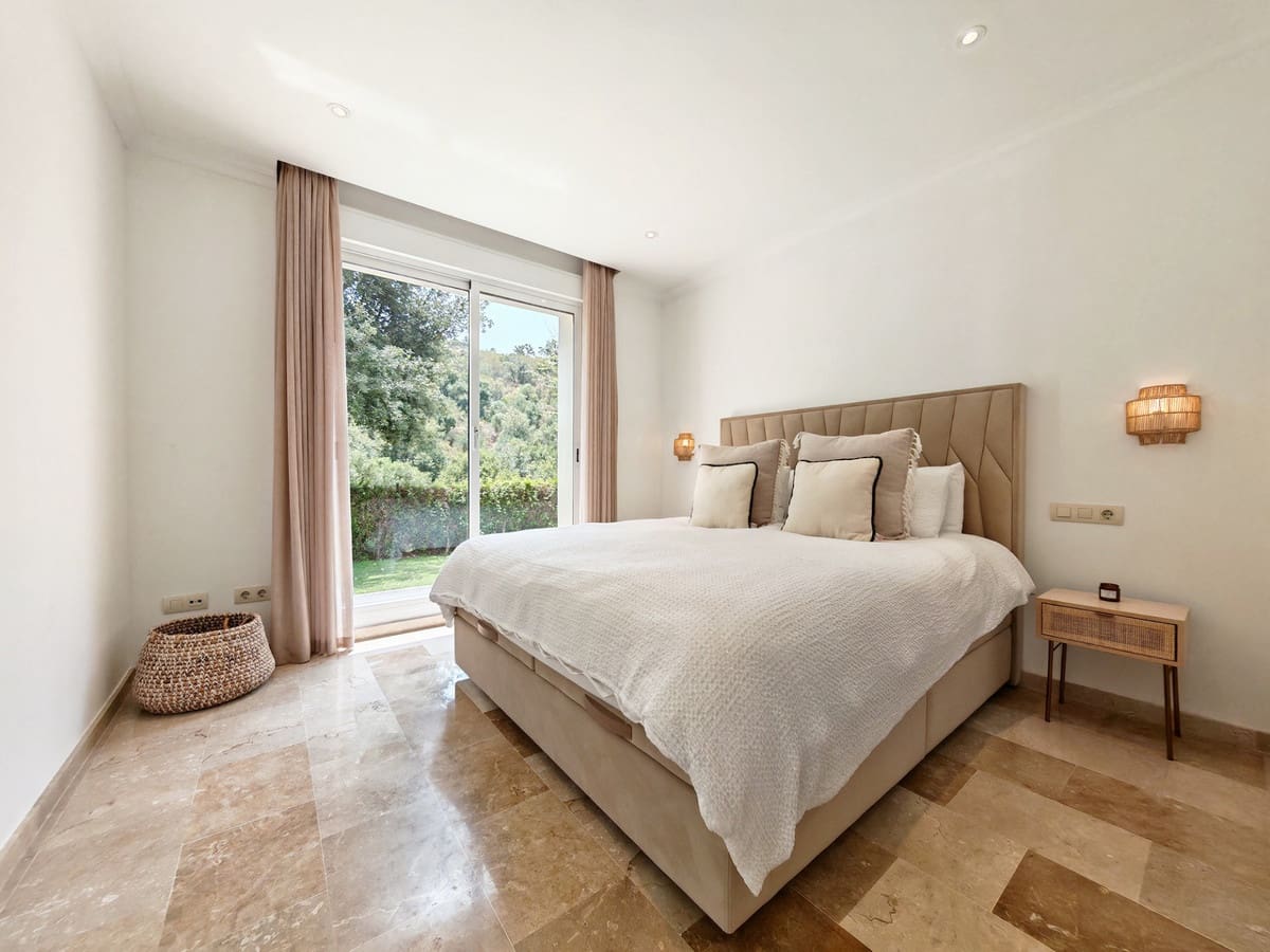 2 bedroom Apartment for sale in La Mairena with pool garage - € 460,000 (Ref: 9998801)
