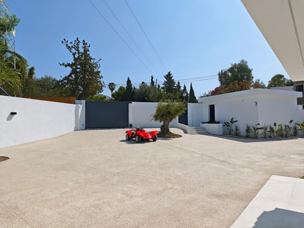 4 quarto Moradia para venda em Marbella com piscina garagem - 2 741 500 € (Ref: 7935361)