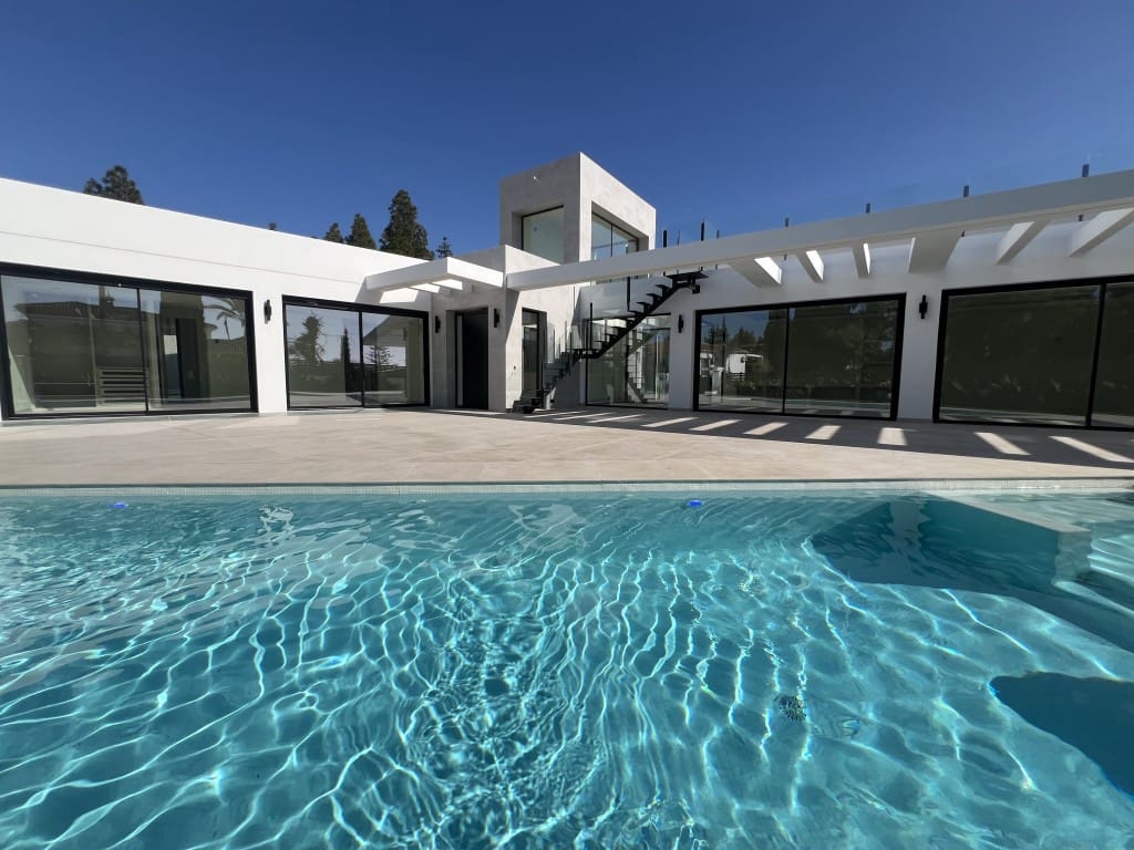 5 bedroom Villa for sale in Mijas Costa with pool garage - € 2,548,000 (Ref: 7935372)
