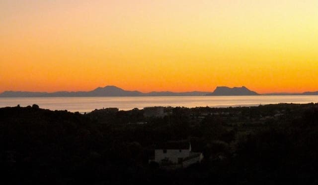 Building Plot for sale in New Golden Mile, Estepona - € 875,000 (Ref: 7937258)