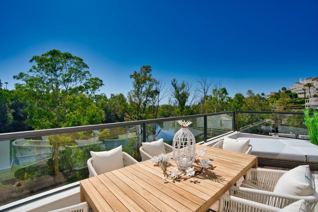 3 Zimmer Penthouse zu verkaufen in Nueva Andalucia mit Pool Garage - 950.000 € (Ref: 7937267)