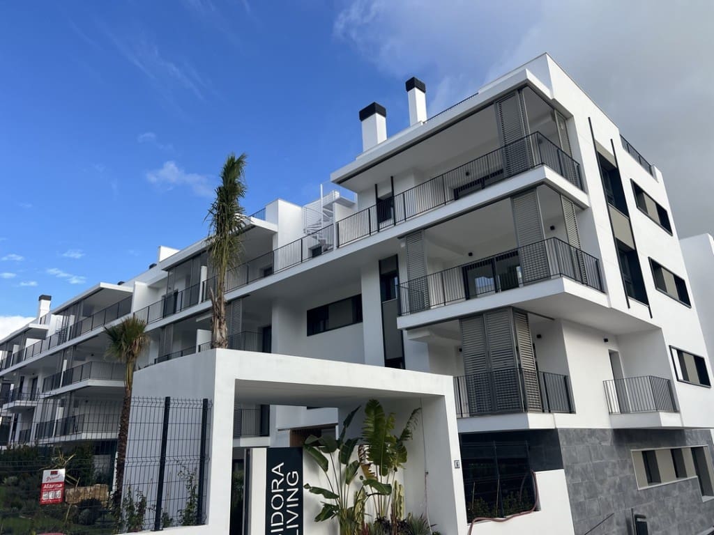 2 bedroom Apartment for sale in Estepona with pool garage - € 689,000 (Ref: 7937327)