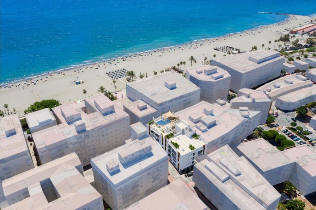 2 makuuhuone Huoneisto myytävänä paikassa Estepona mukana uima-altaan 
autotalli - 549 000 € (Ref: 7937328)