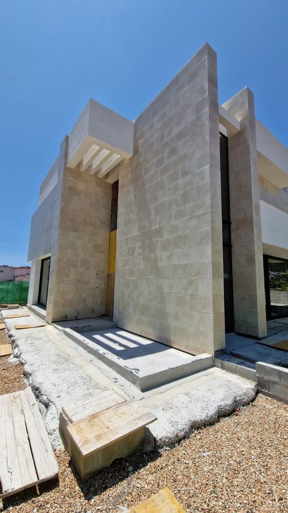 4 makuuhuone Huvila myytävänä paikassa Nueva Andalucia mukana uima-altaan - 1 595 000 € (Ref: 7937442)