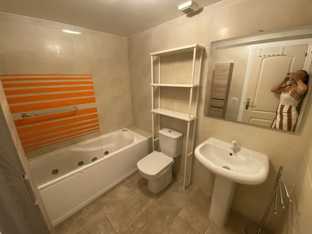 2 soverom Leilighet til salgs i Benalmadena med svømmebasseng garasje - € 450 000 (Ref: 8344606)