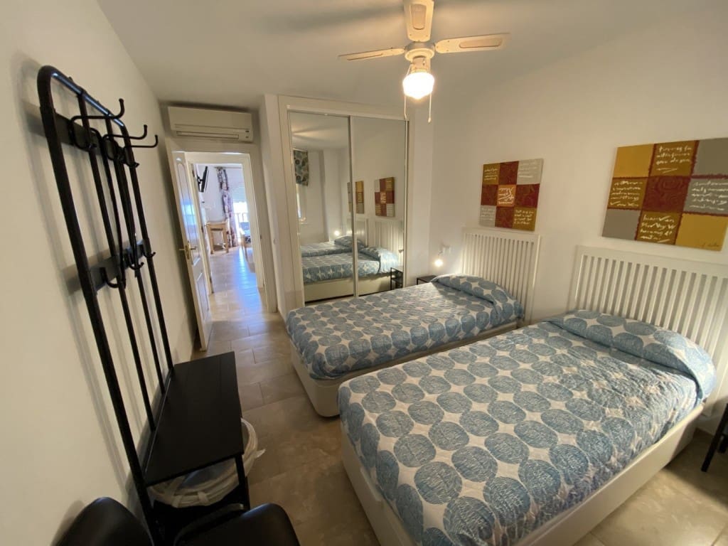 2 soverom Leilighet til salgs i Benalmadena med svømmebasseng garasje - € 450 000 (Ref: 8344606)