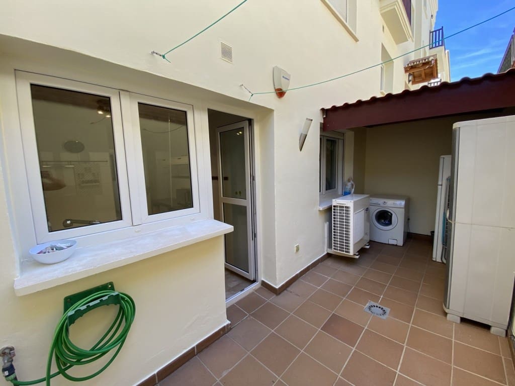 2 soverom Leilighet til salgs i Benalmadena med svømmebasseng garasje - € 450 000 (Ref: 8344606)