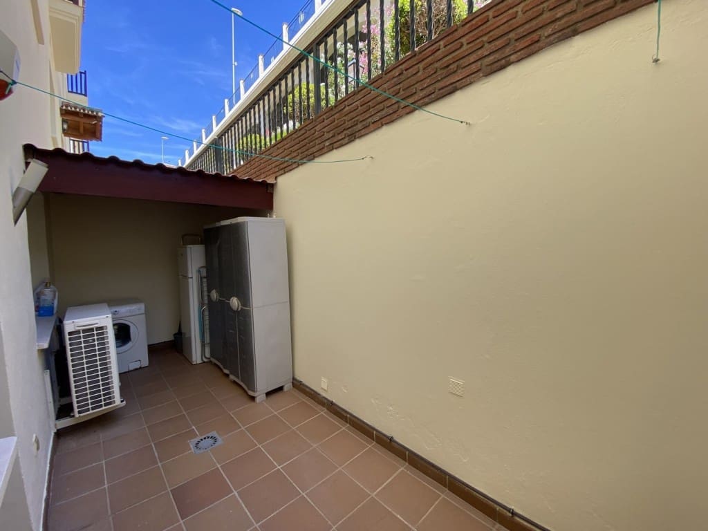 2 soverom Leilighet til salgs i Benalmadena med svømmebasseng garasje - € 450 000 (Ref: 8344606)