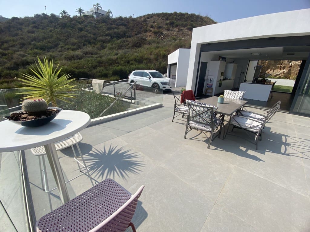 4 sypialnia Willa na sprzedaż w La Cala de Mijas z basenem garażem - 1 300 000 € (Ref: 8461602)